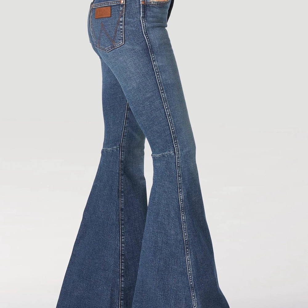 Women’s Wrangler Retro High Rise Trumpet Flare Jeans.